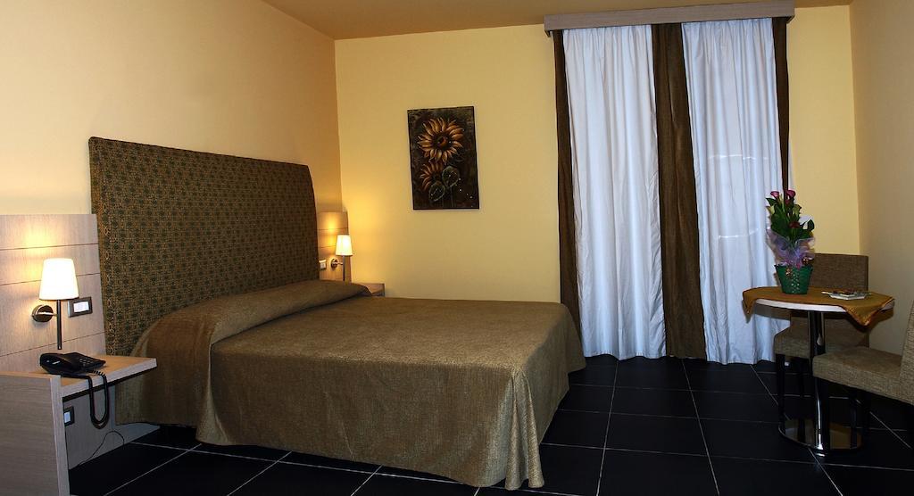 Tus'Hotel Castel di Tusa Pokój zdjęcie